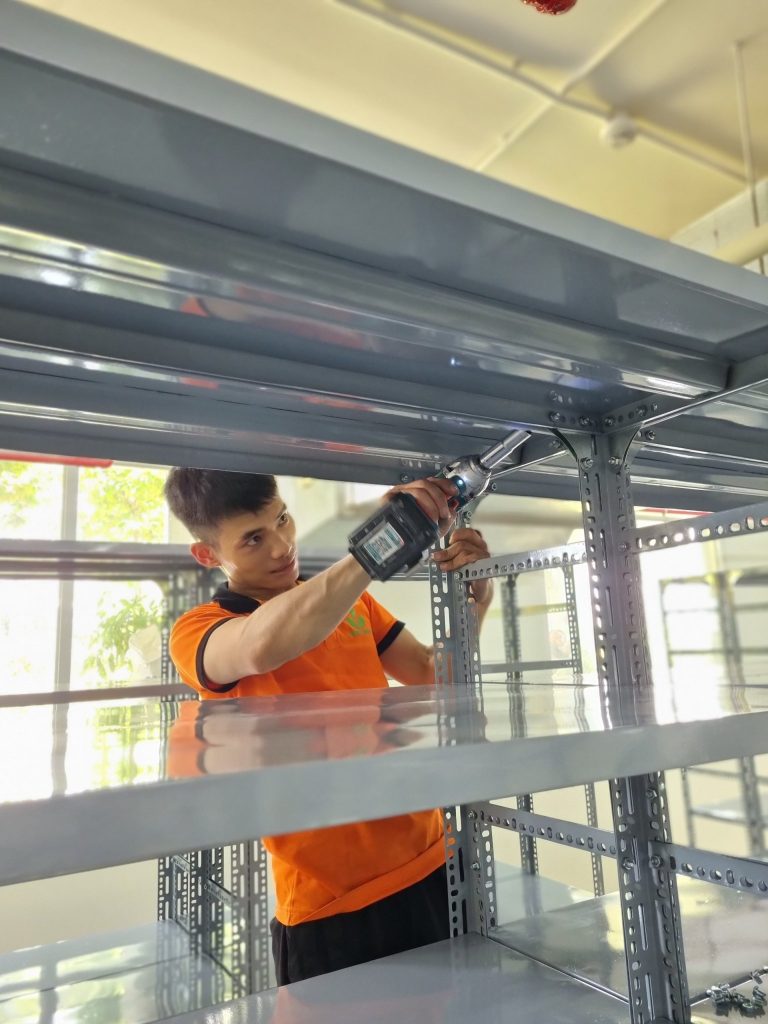 kệ sắt v lỗ tại quận 11