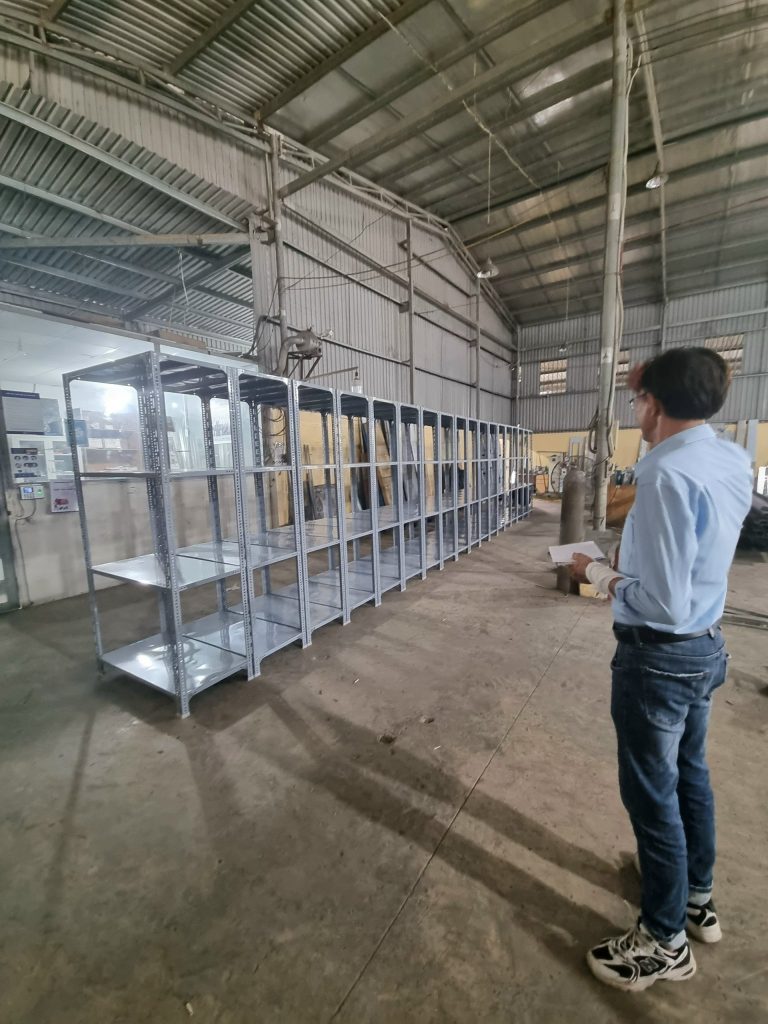 kệ sắt v lỗ tại quận 11