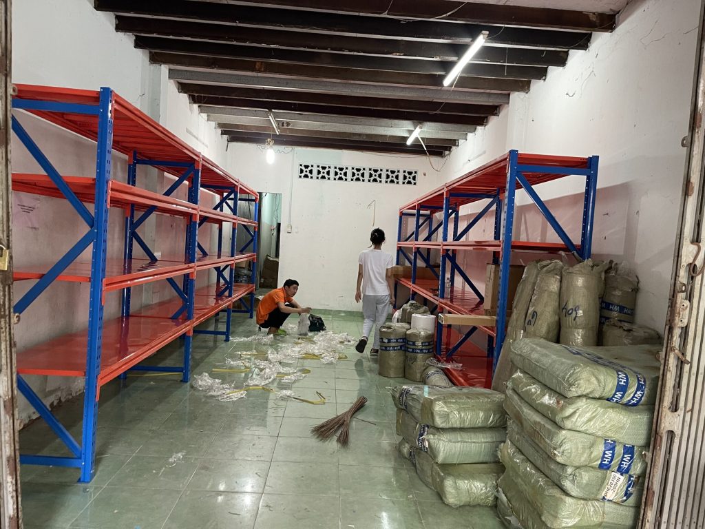 Kệ trung tải để hàng 300kg chắc chắn