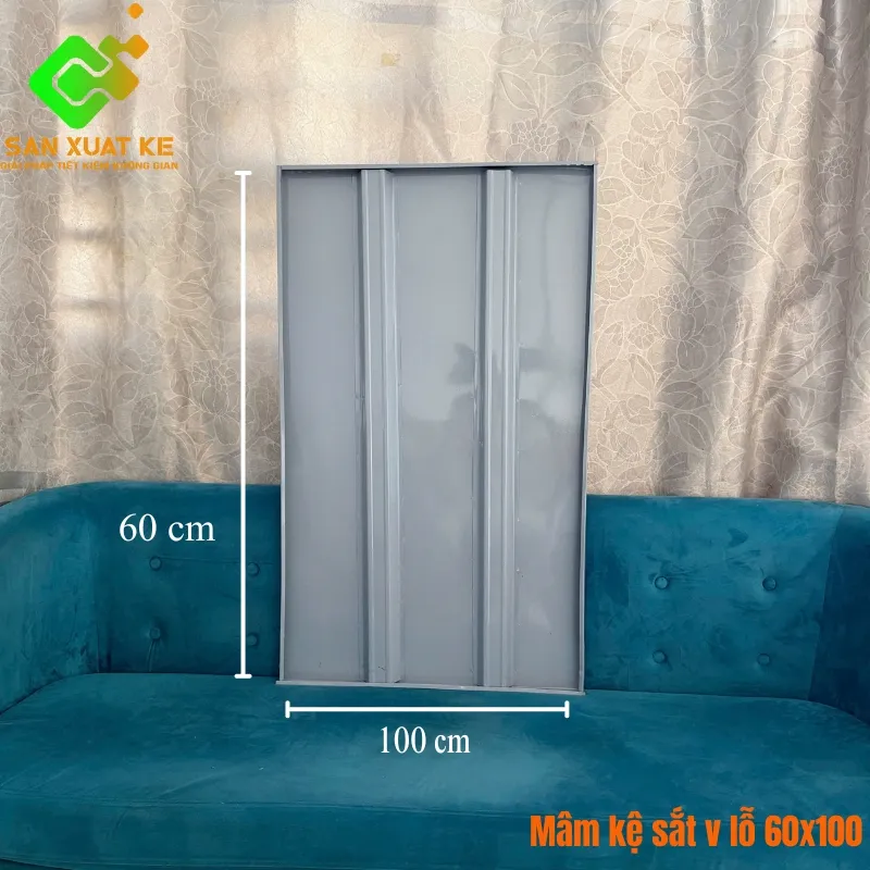 Cấu tạo chi tiết của mâm kệ sắt v lỗ 60x100 với 2 sóng chịu lực và lớp sơn tĩnh điện