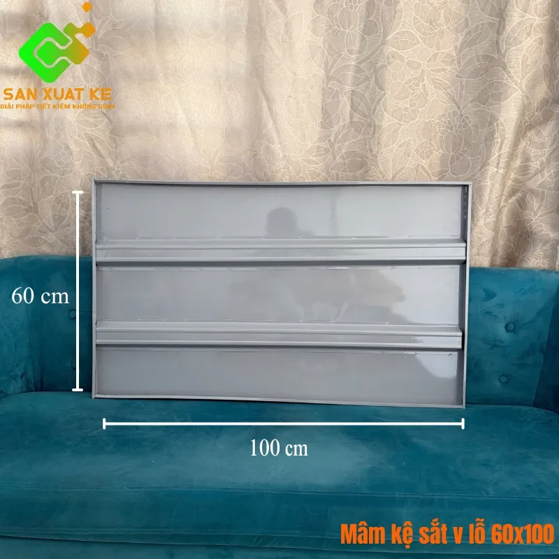Mâm kệ sắt kích thước 60cm lắp đặt trong kho hàng thực tế, bền và chắc chắn