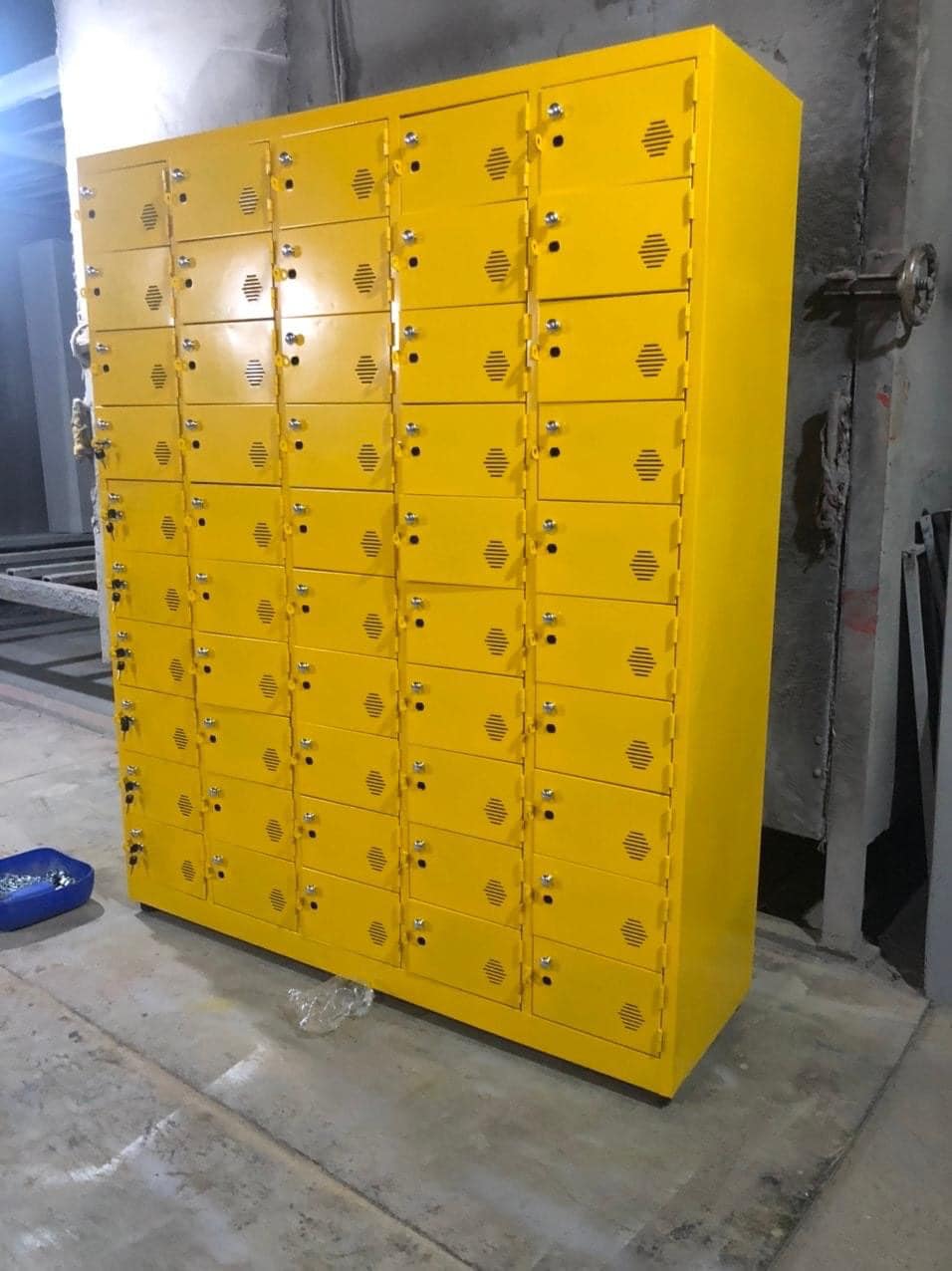 Tủ tài liệu sắt bền chắc, lưu trữ tài liệu.