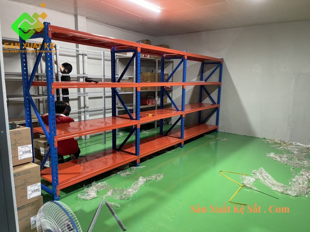 Hình ảnh kệ trung tải nối tiếp khi lắp đặt hoàn thiện