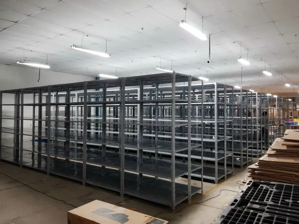 Kệ hồ sơ thiết kế 5 tầng bằng sắt sơn tĩnh điện, chịu lực tốt, chống gỉ sét, phù hợp sử dụng cho văn phòng, cơ quan, kho lưu trữ tài liệu.