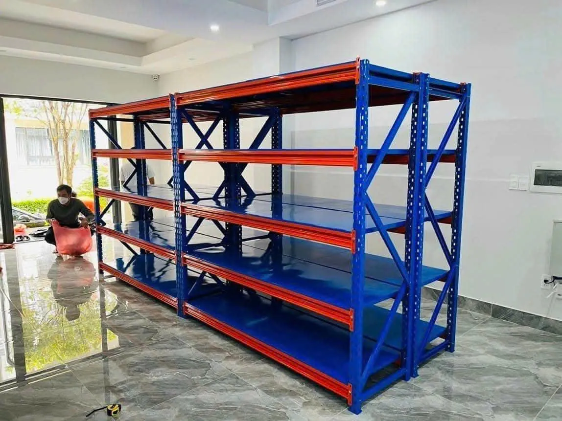 Kệ sắt để quần áo cho shop thời trang