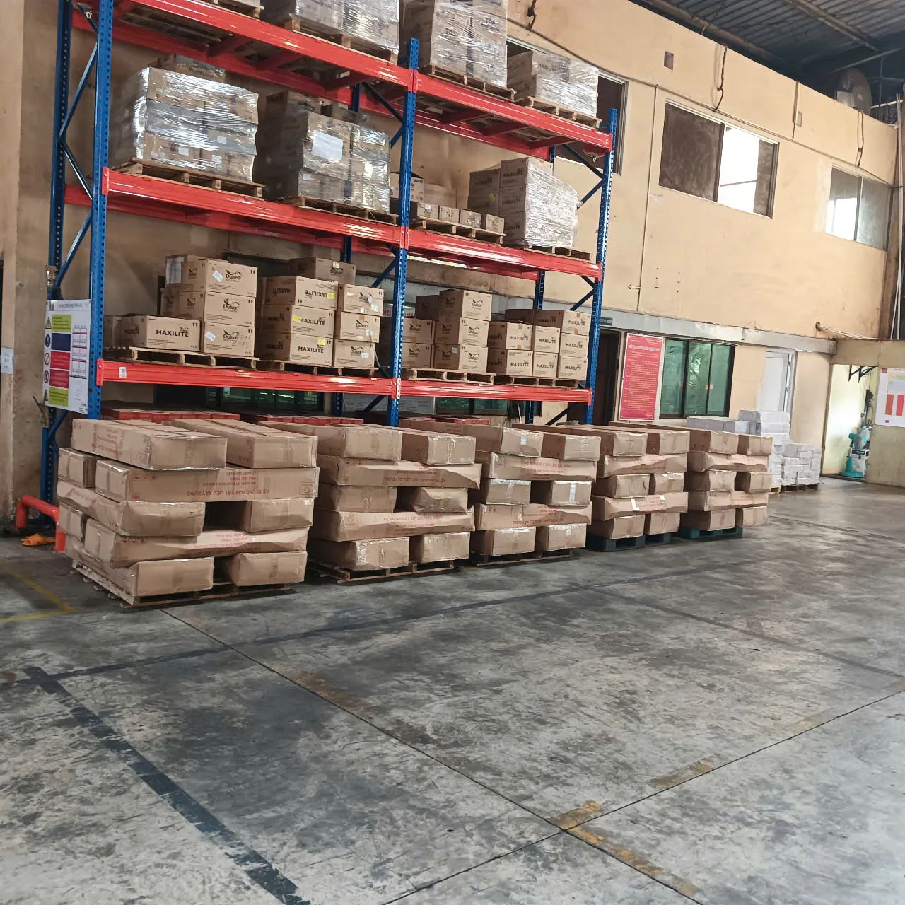 Kệ kho dược để thuốc và thiết bị