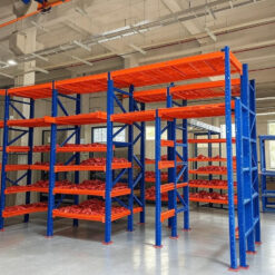 Kệ khuôn để khuôn ép kim loại bền chắc