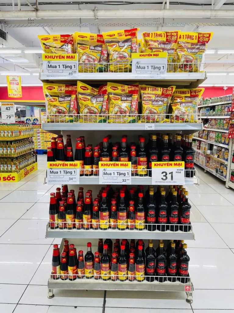 Kệ siêu thị Vinmart trưng bày sản phẩm