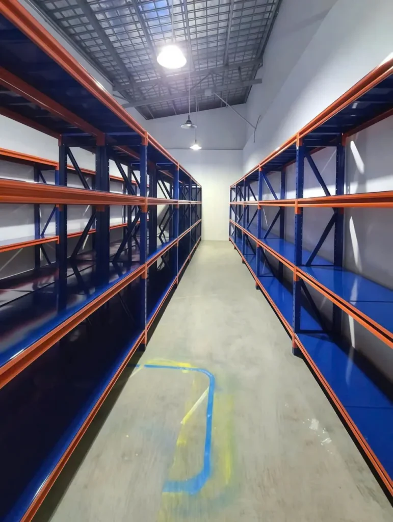 Kệ trung tải để quần áo chắc chắn