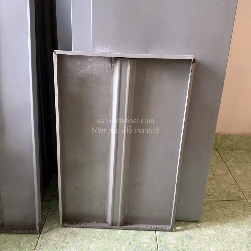Mâm kệ sắt V lỗ thanh lý giá rẻ, bền chắc
