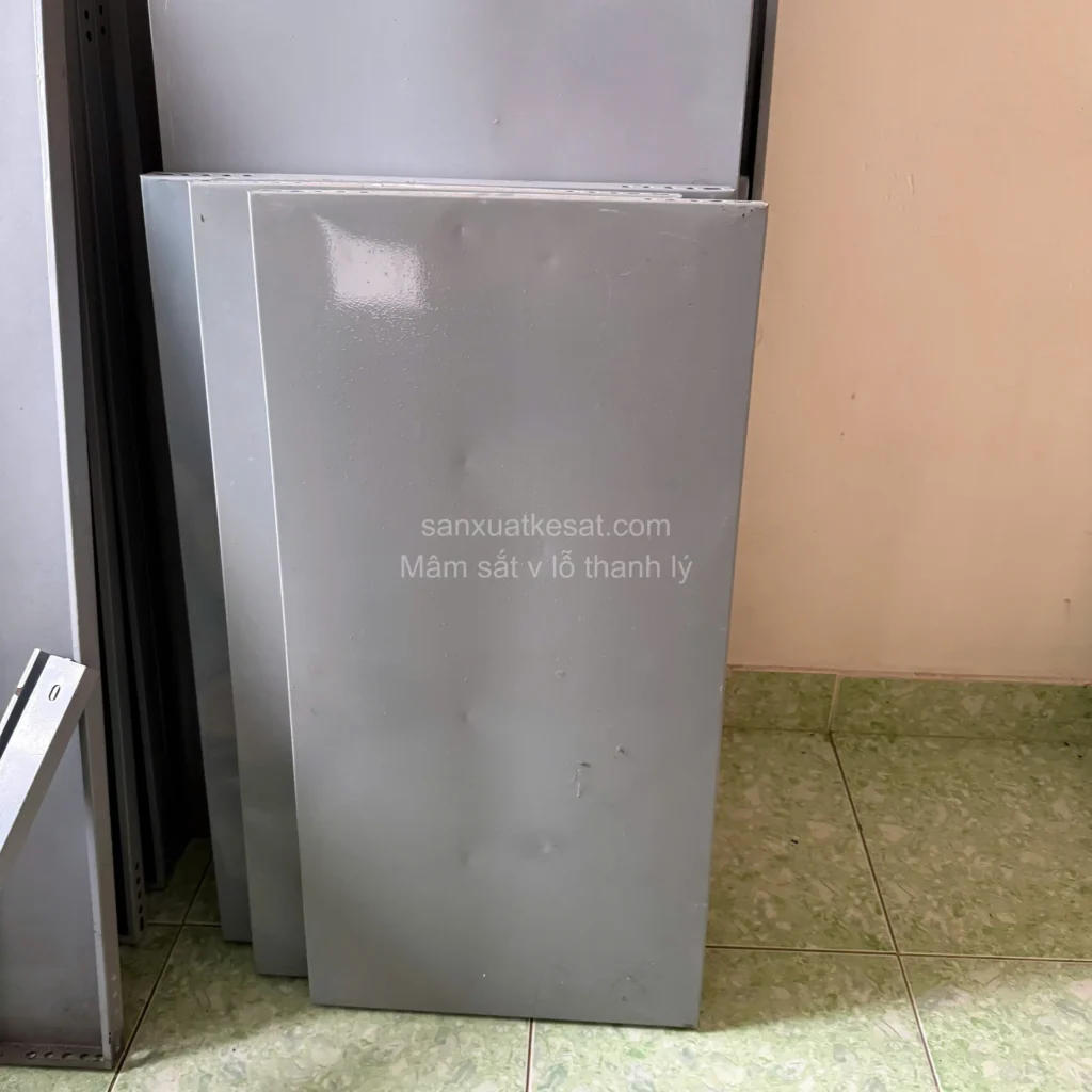 Mâm sắt V lỗ thanh lý giá rẻ, bền đẹp