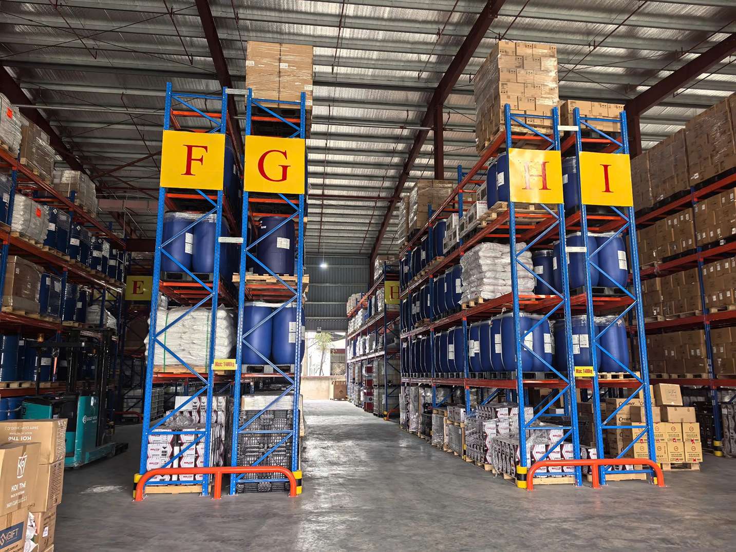 Sản xuất kệ kho để thùng hóa chất