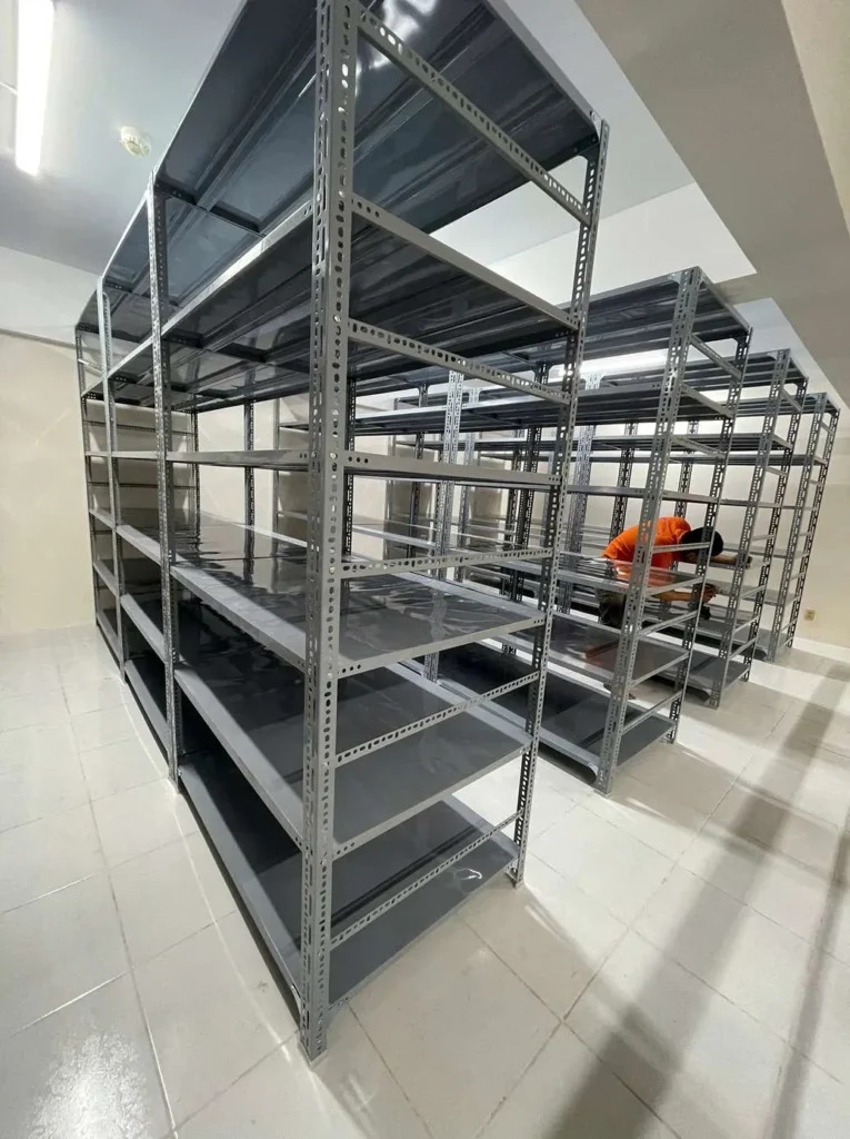 Kệ sắt V lỗ kho công nghiệp nhẹ