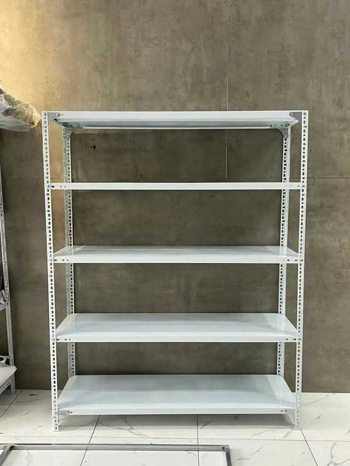 Hình ảnh kệ sắt V lỗ tại Đà Nẵng