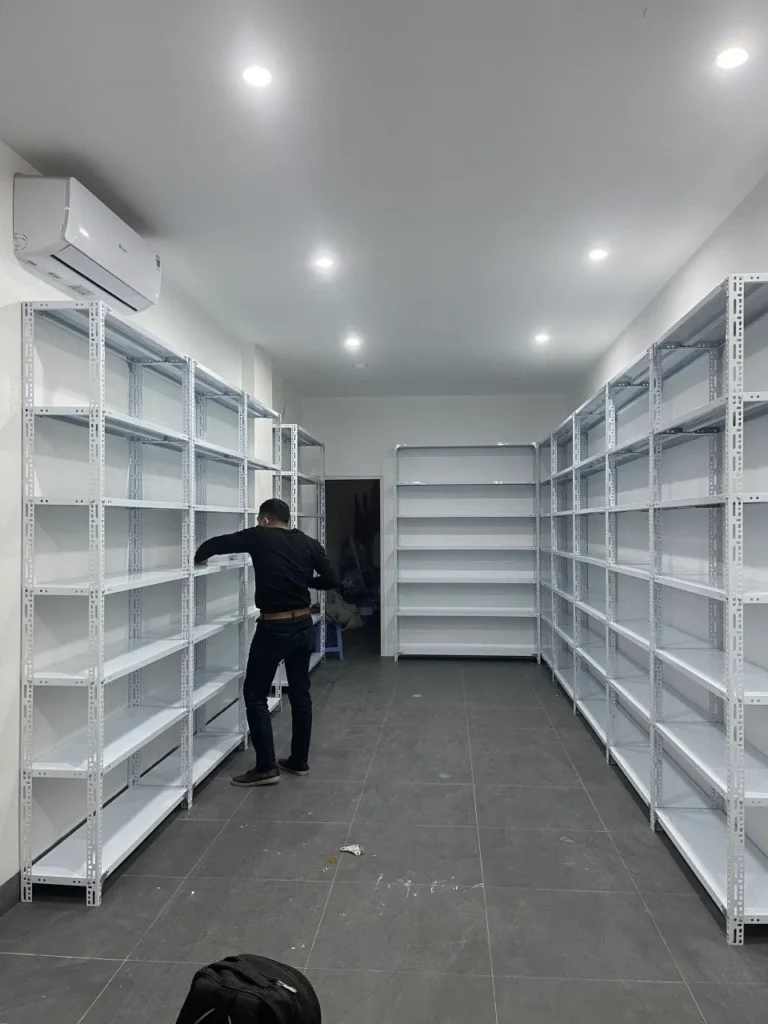 Mẫu kệ sắt V lỗ tại Đà Nẵng