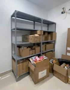 Kệ sắt v lỗ để hàng chắc chắn, bền bỉ