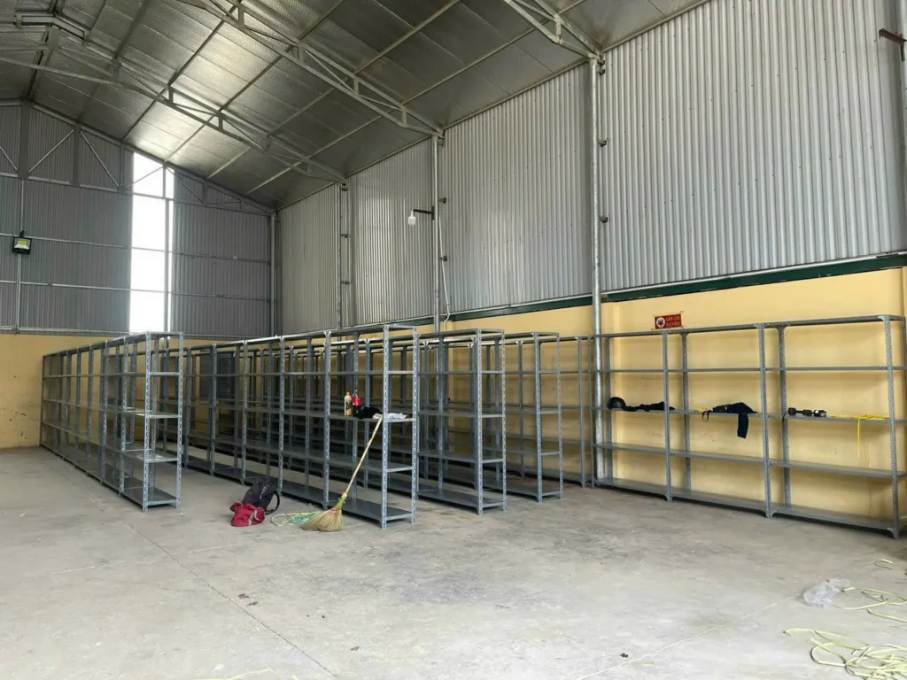 Kệ sắt v lỗ Quận 9 chịu tải cao