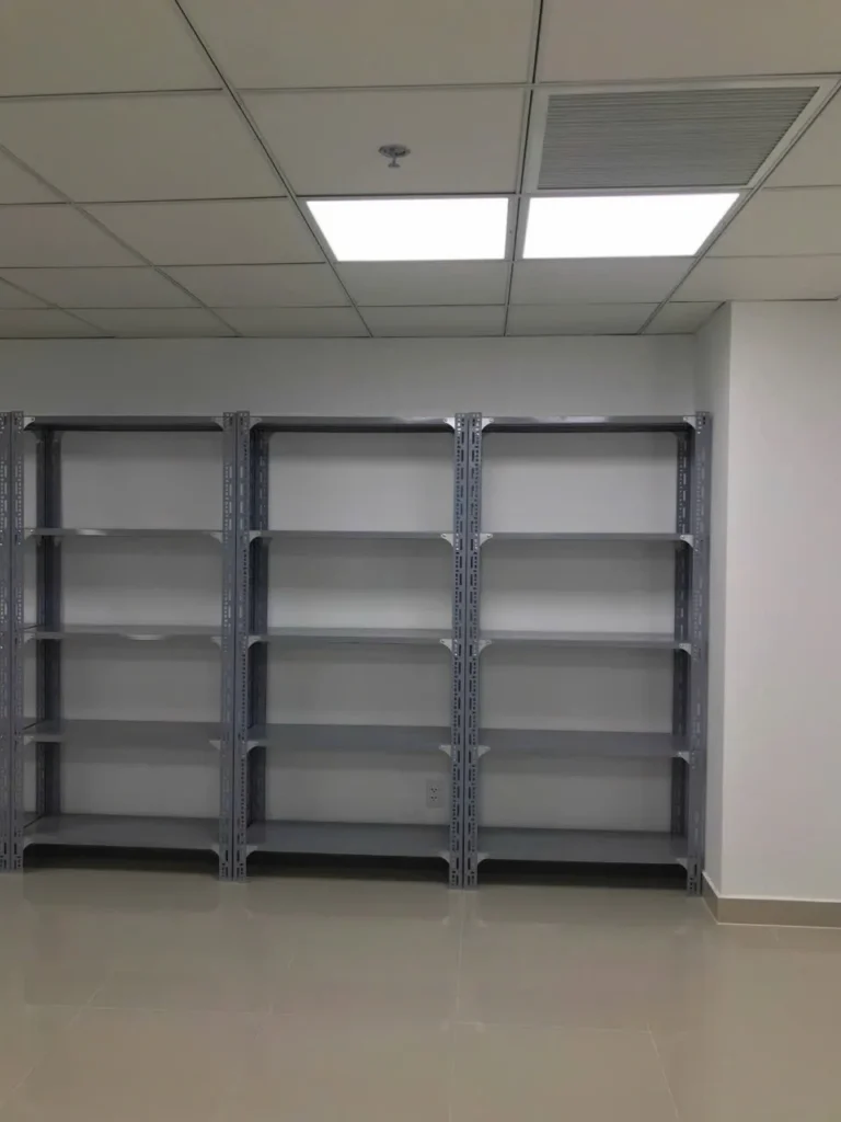 Kệ Sắt V Lỗ Trà Vinh dùng cho kho gọn gàng