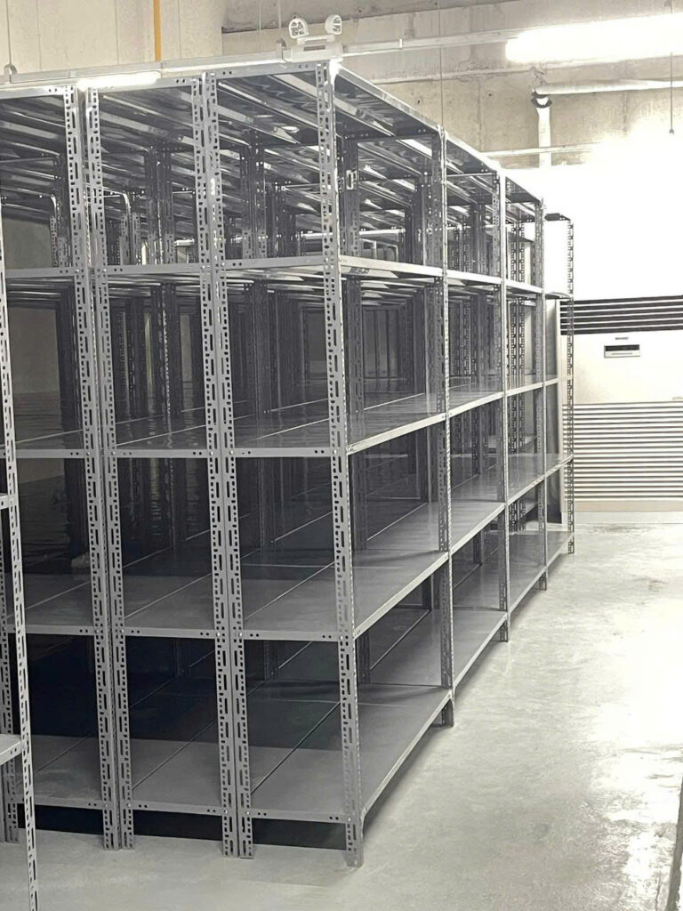 Giá để tài liệu Hà Nội chứa file A4 càng cua tại kho lưu trữ.